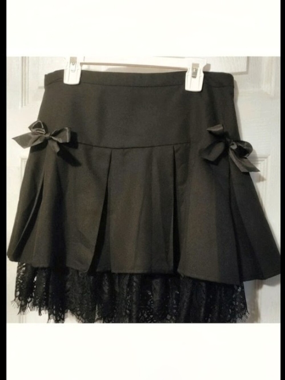 Hot Topic Black Pleated Mini Skirt with Lace and Bows Goth Grunge Punk Alter Emo